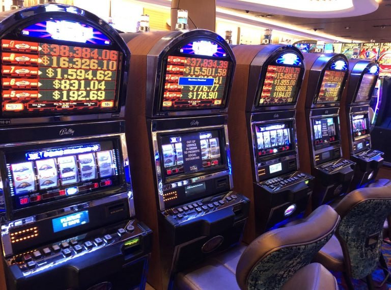 Ikan Hoki game interface on kaskustoto slot showing fish species selection and timer display